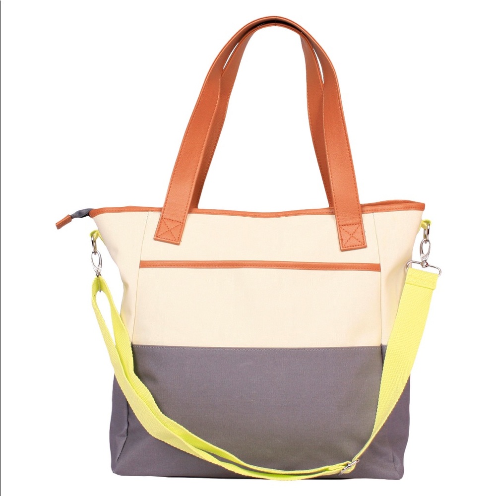 Tote diaper bag !